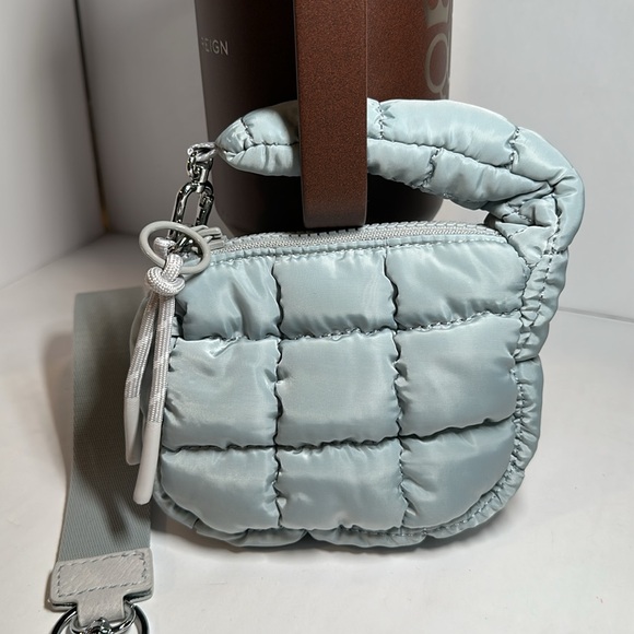 Quilted Puffer Detachable Wristlet #1026 - Picture 3 of 3
